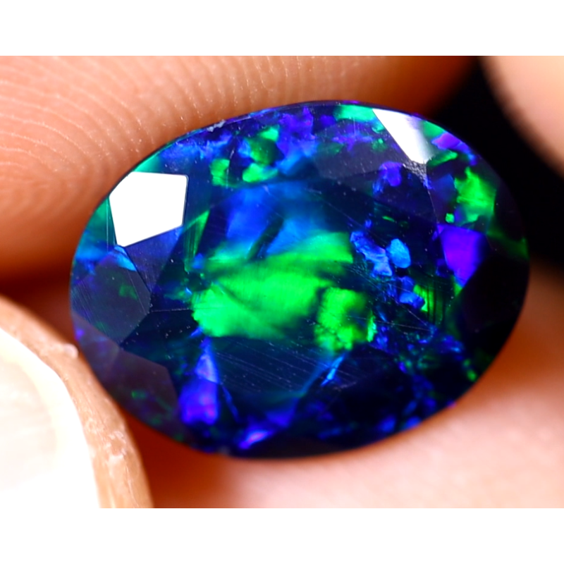 Opale Ethiopienne facettée AAA 1.85 carats