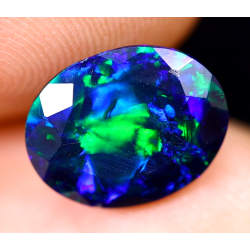 Opale Ethiopienne facettée AAA 1.85 carats