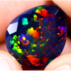 Opale Ethiopienne facettée TOP GRADE 6.70 carats