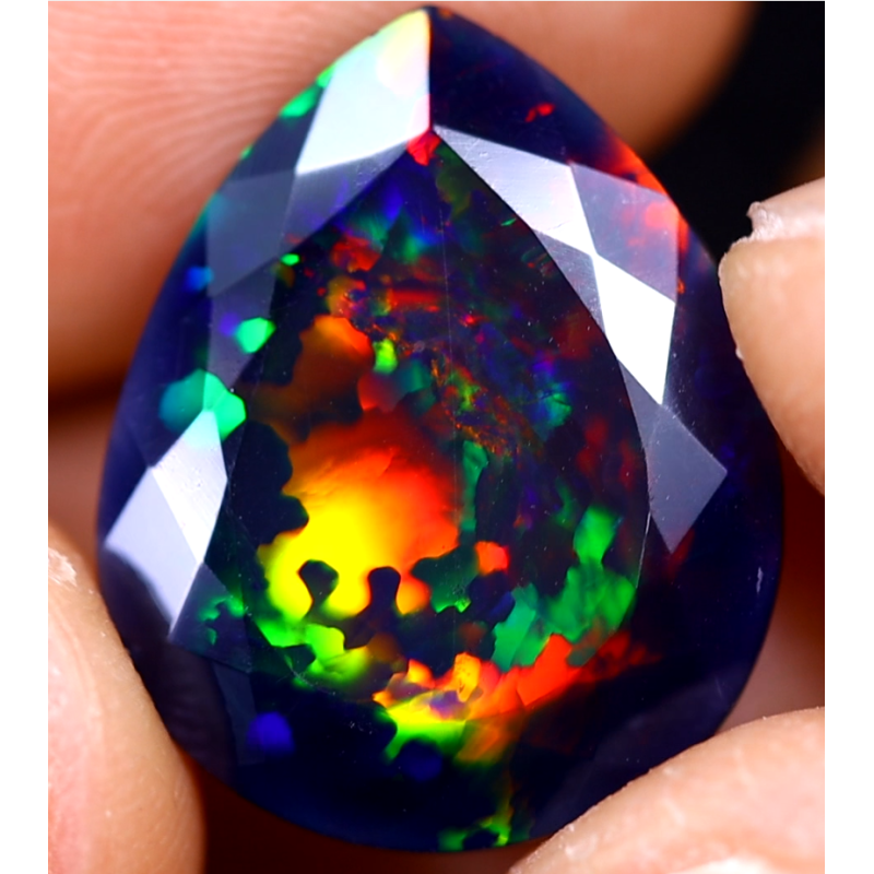 Opale Ethiopienne facettée TOP GRADE 6.70 carats