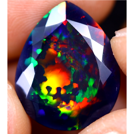 Opale Ethiopienne facettée TOP GRADE 6.70 carats