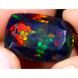 Opale Ethiopienne facettée TOP GRADE 8.85 carats