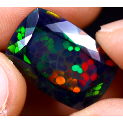 Opale Ethiopienne facettée TOP GRADE 8.85 carats