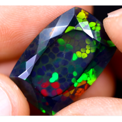 Opale Ethiopienne facettée TOP GRADE 8.85 carats
