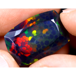 Opale Ethiopienne facettée TOP GRADE 8.85 carats