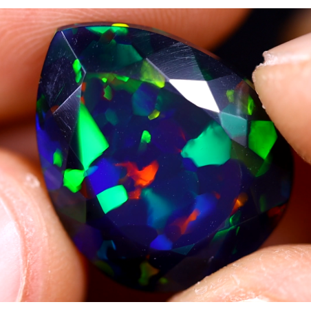 Opale Ethiopienne facettée TOP GRADE 8.45 carats