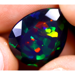 Opale Ethiopienne facettée TOP GRADE 8.45 carats