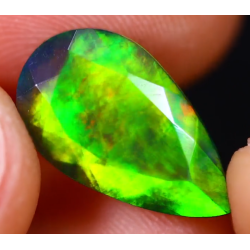 Opale Ethiopienne facettée AAA 3.60 carats