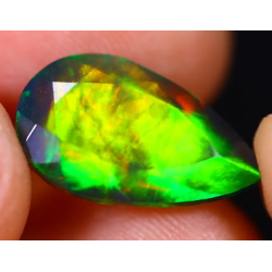 Opale Ethiopienne facettée AAA 3.60 carats
