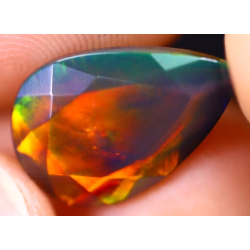 Opale Ethiopienne facettée AAA 3.60 carats