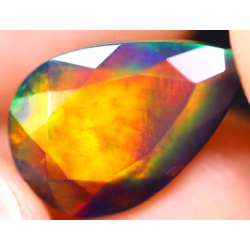 Opale Ethiopienne facettée AAA 3.60 carats