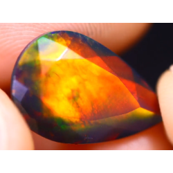 Opale Ethiopienne facettée AAA 3.60 carats