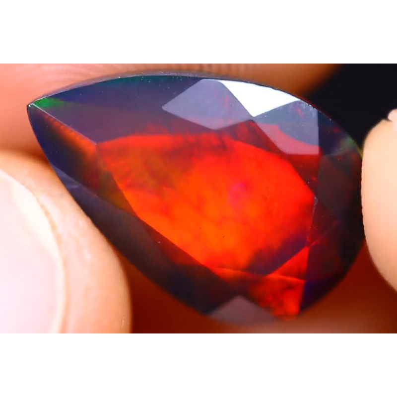 Opale Ethiopienne facettée AAA 3.60 carats