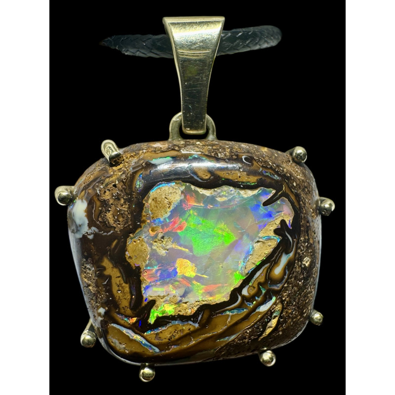 Pendentif opale boulder noix de yowah 28.80 carats