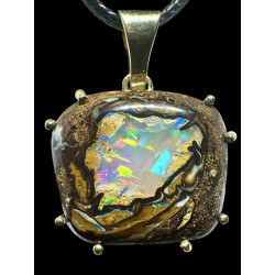 Pendentif opale boulder noix de yowah 28.80 carats