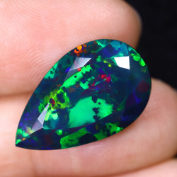 Opale Ethiopienne facettée TOP GRADE 10.30 carats