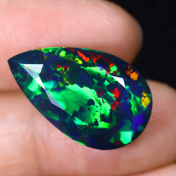 Opale Ethiopienne facettée TOP GRADE 10.30 carats