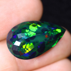 Opale Ethiopienne facettée TOP GRADE 10.30 carats