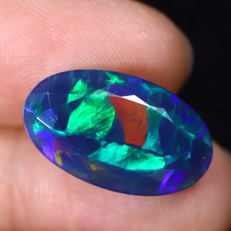 Opale Ethiopienne facettée TOP GRADE 8.12 carats