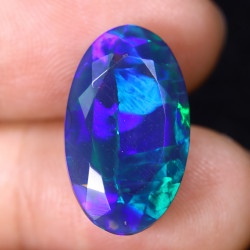 Opale Ethiopienne facettée TOP GRADE 8.12 carats