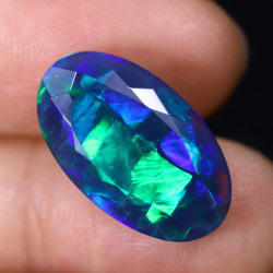 Opale Ethiopienne facettée TOP GRADE 8.12 carats