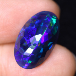 Opale Ethiopienne facettée TOP GRADE 8.12 carats