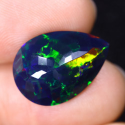 Opale Ethiopienne facettée TOP GRADE 6.50 carats