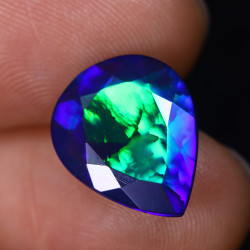 Opale Ethiopienne facettée TOP GRADE 3.68 carats