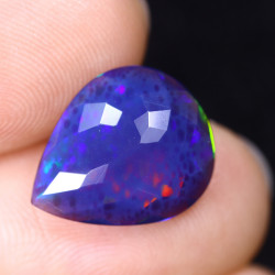 Opale Ethiopienne facettée TOP GRADE 3.68 carats