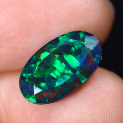 Opale Ethiopienne facettée TOP GRADE 3.71 carats