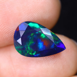 Opale Ethiopienne facettée AAA 2.74 carats