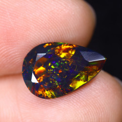 Opale Ethiopienne facettée AAA 2.81 carats
