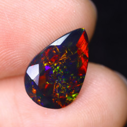 Opale Ethiopienne facettée AAA 2.81 carats