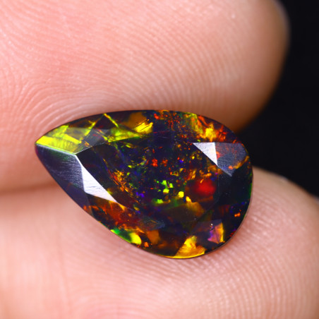 Opale Ethiopienne facettée AAA 2.81 carats