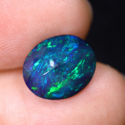 Opale Ethiopienne facettée AAA 2.87 carats