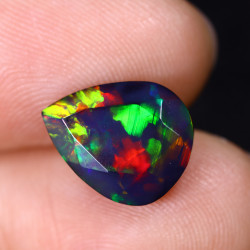 Opale Ethiopienne facettée AAA 3.03 carats
