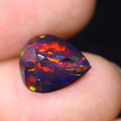 Opale Ethiopienne facettée AAA 3.03 carats