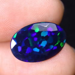 Opale Ethiopienne facettée AAA 3.05 carats