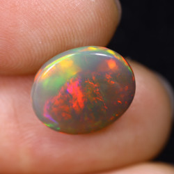 Opale éthiopienne 3.36 carats TOP GRADE