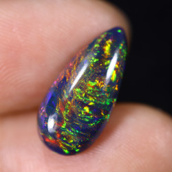 Opale éthiopienne TOP GRADE 3.23 carats