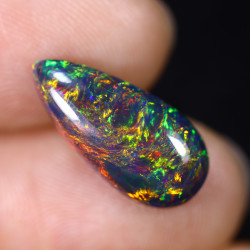Opale éthiopienne TOP GRADE 3.23 carats