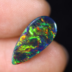 Opale éthiopienne TOP GRADE 3.23 carats